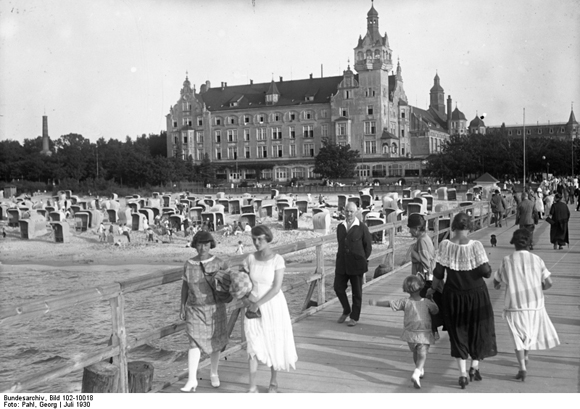 Afternoon on the Boardwalk in Kolberg (July 1930)